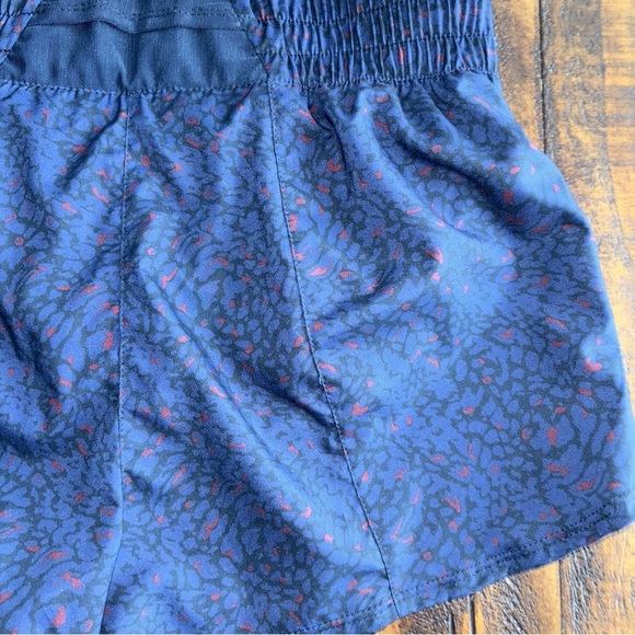 Nike Women's One Dri-FIT Mid-Rise 3" Brief-Lined Shorts NWT - Picture 3 of 5